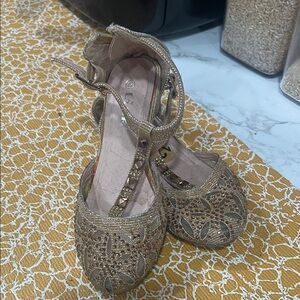 Elegant Gold Girls Shoes